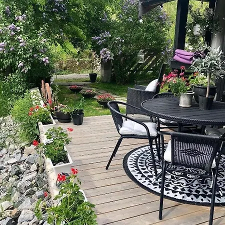 Casa Steinbekken, Rom Inkl Morgenkaffe For Par Og Kvinner Med Felles Toalett Accommodatie bij particulieren *