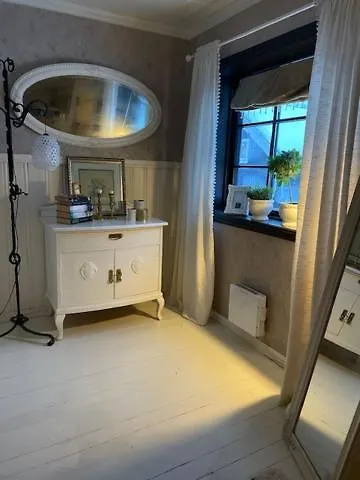 Casa Steinbekken, Rom Inkl Morgenkaffe For Par Og Kvinner Med Felles Toalett